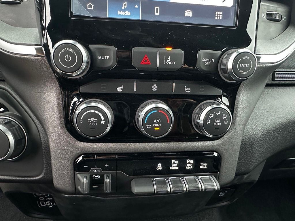 2027 RAM 1500 Big Horn/Lone Star
