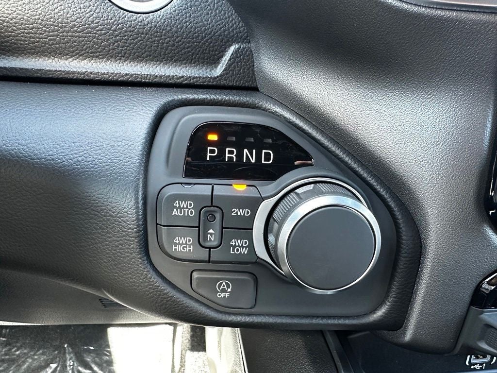 2027 RAM 1500 Big Horn/Lone Star