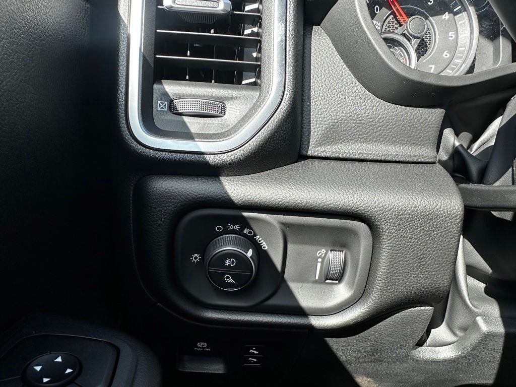 2027 RAM 1500 Big Horn/Lone Star
