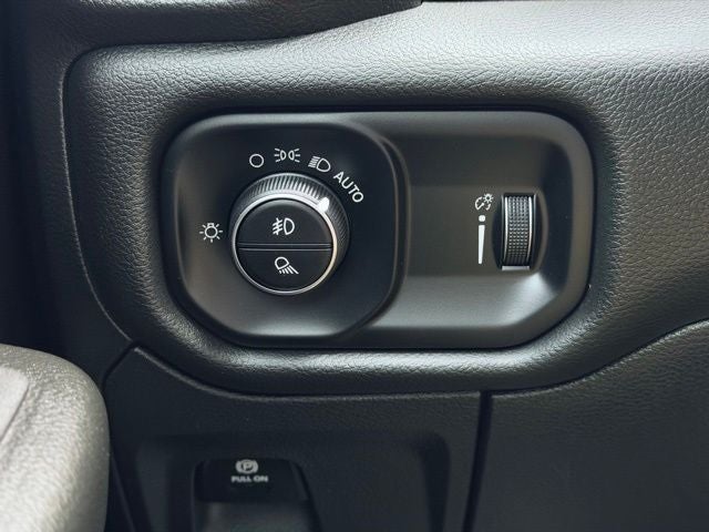 2024 RAM 1500 Big Horn Crew Cab 4x4 5'7' Box