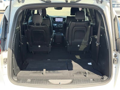 2025 Chrysler Pacifica Select * Certified Pre-Owned *