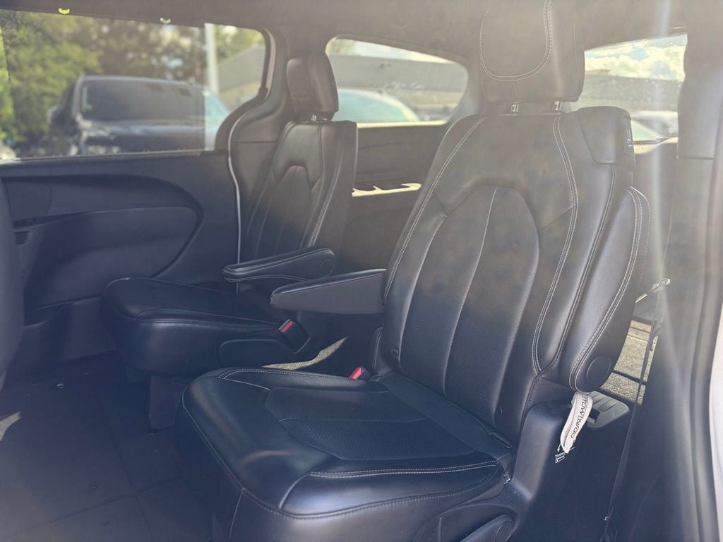 2025 Chrysler Pacifica Select * Certified Pre-Owned *