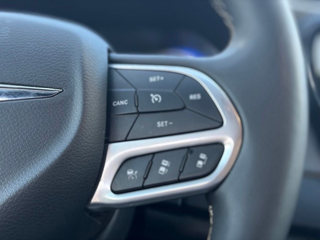 2025 Chrysler Pacifica Select * Certified Pre-Owned *