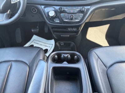 2025 Chrysler Pacifica Select * Certified Pre-Owned *