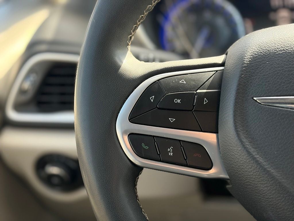 2023 Chrysler Pacifica Touring L * Certified Pre-Owned *