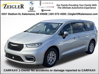 2023 Chrysler Pacifica Touring L * Certified Pre-Owned *