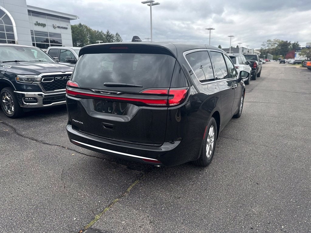 2027 Chrysler Pacifica Select