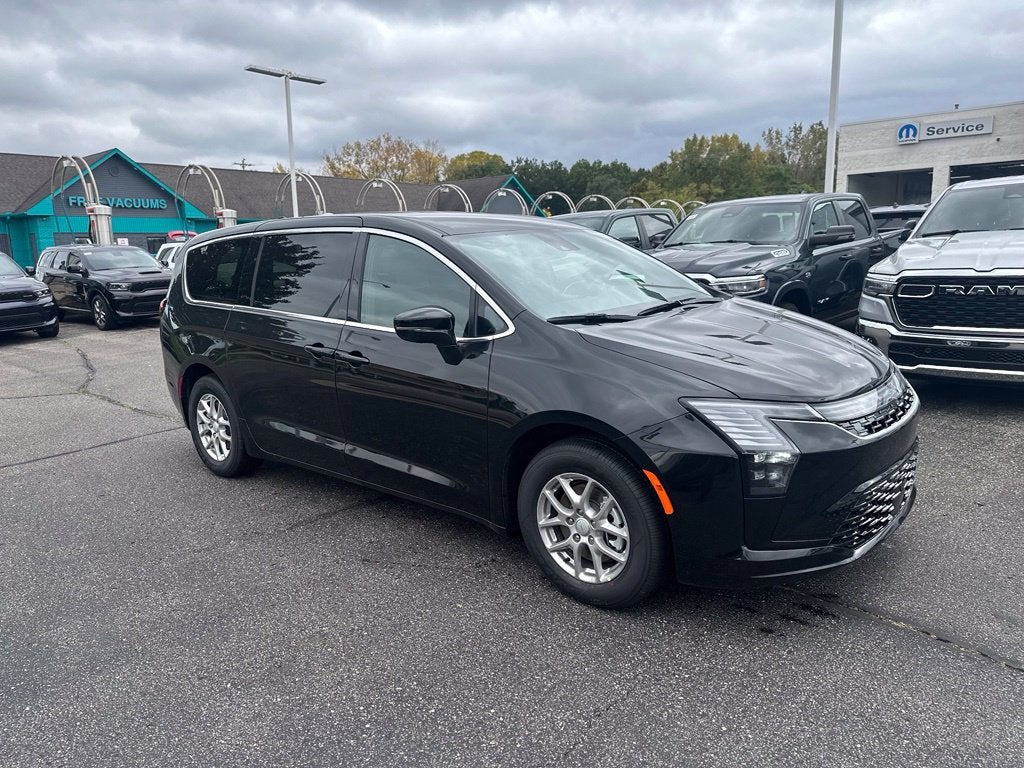 2027 Chrysler Pacifica Select
