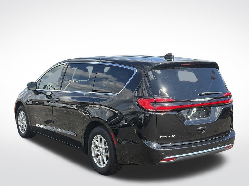 2025 Chrysler Pacifica Select * Certified Pre-Owned *