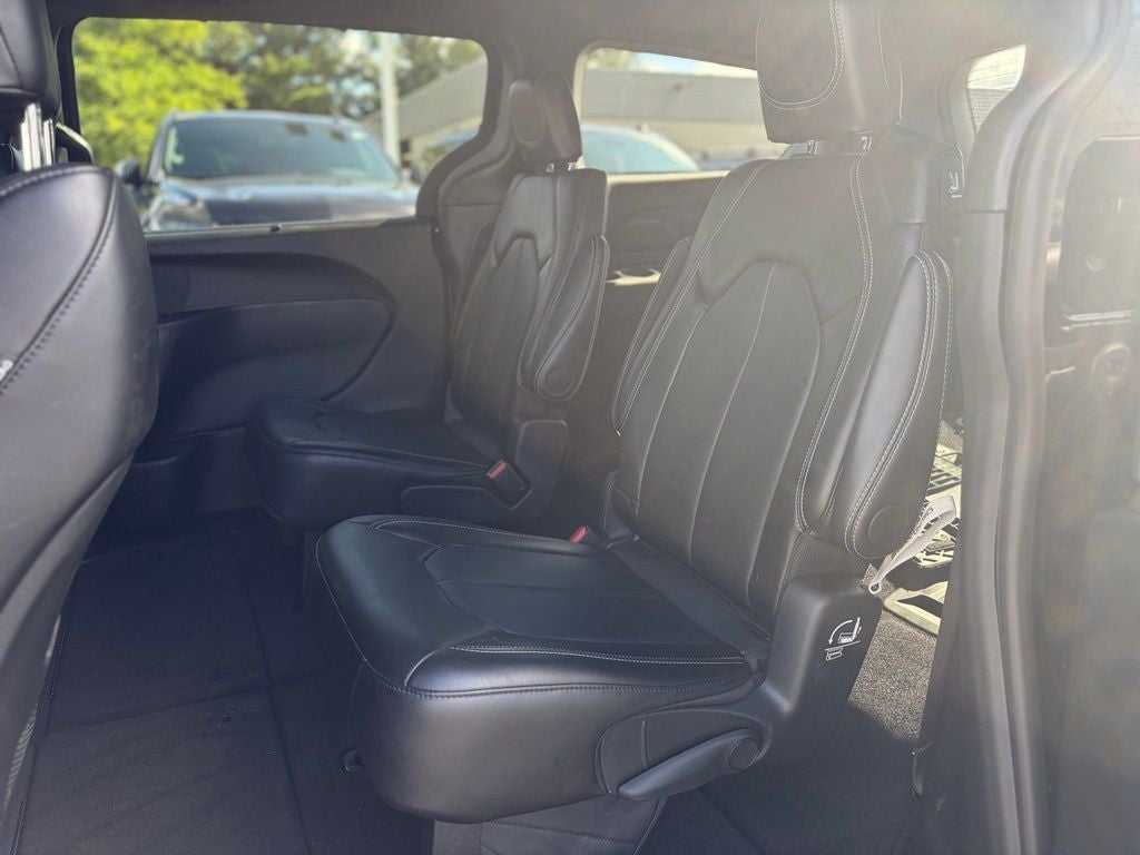 2025 Chrysler Pacifica Select * Certified Pre-Owned *