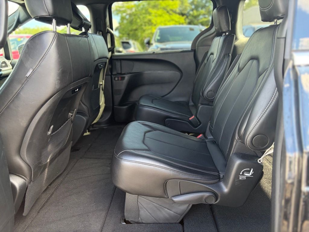 2025 Chrysler Pacifica Select * Certified Pre-Owned *
