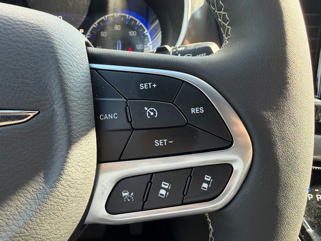 2025 Chrysler Pacifica Select * Certified Pre-Owned *
