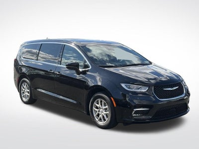 2025 Chrysler Pacifica Select * Certified Pre-Owned *