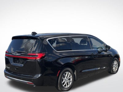 2025 Chrysler Pacifica Select * Certified Pre-Owned *