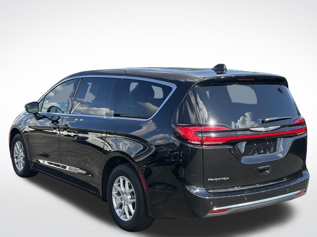 2025 Chrysler Pacifica Select * Certified Pre-Owned *