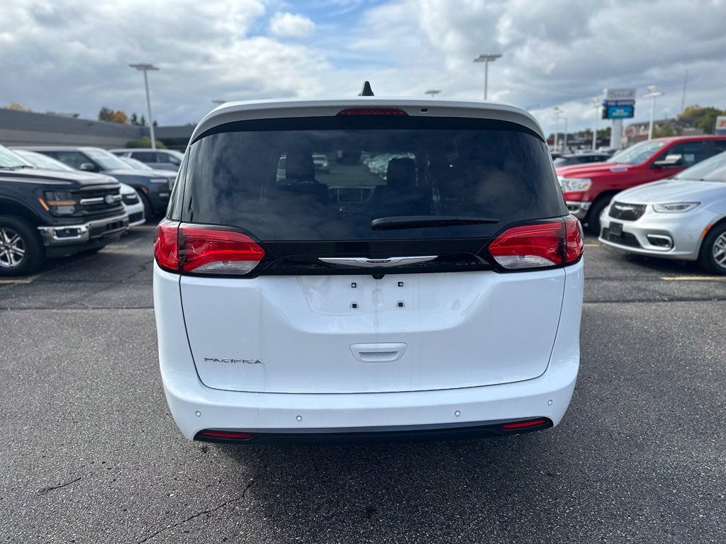 2027 Chrysler Pacifica LX