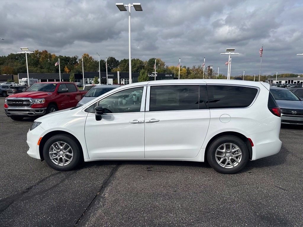 2027 Chrysler Pacifica LX