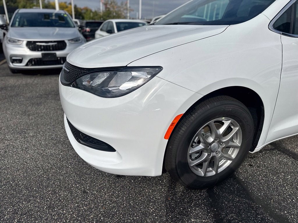 2027 Chrysler Pacifica LX