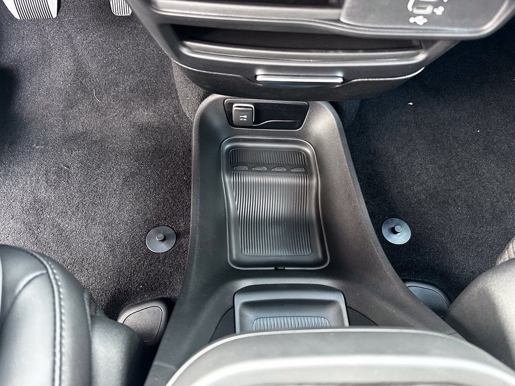 2027 Chrysler Pacifica LX
