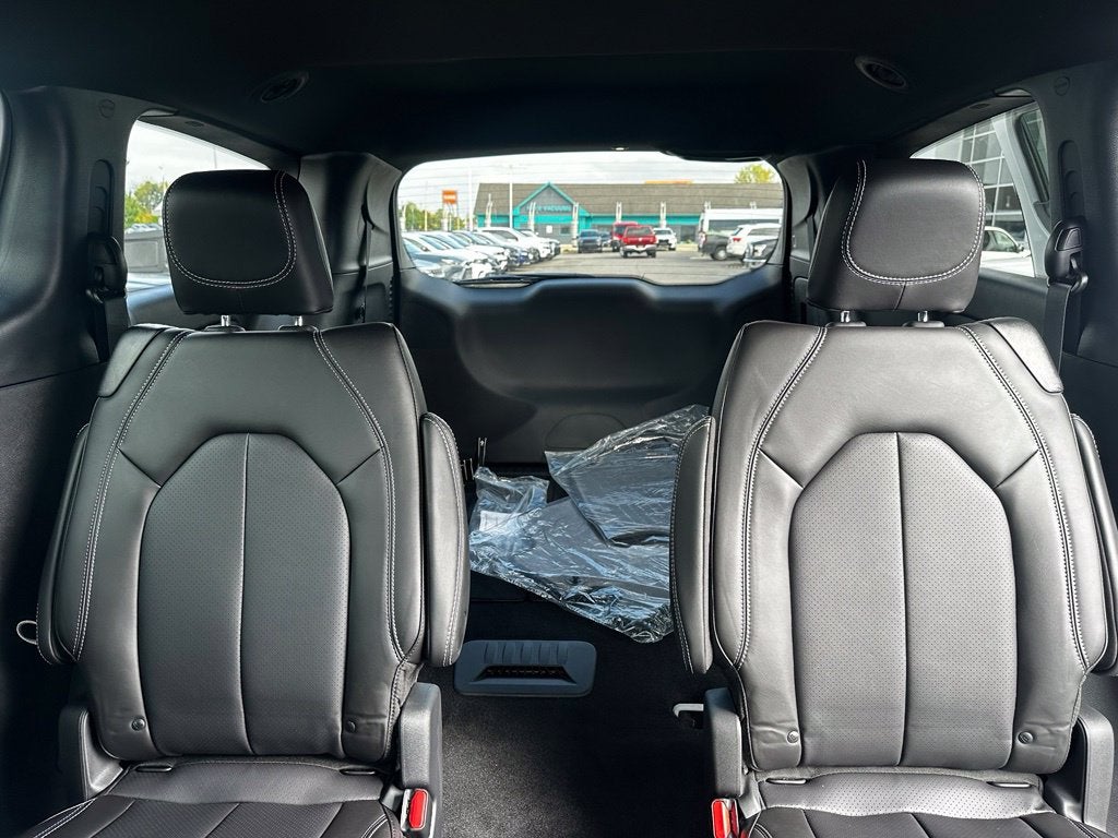 2027 Chrysler Pacifica LX