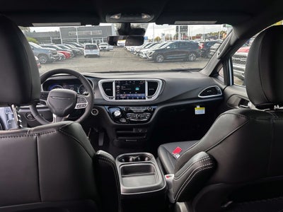 2027 Chrysler Pacifica LX