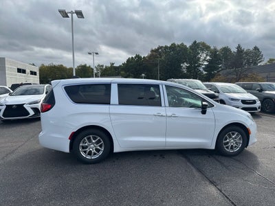 2027 Chrysler Pacifica LX