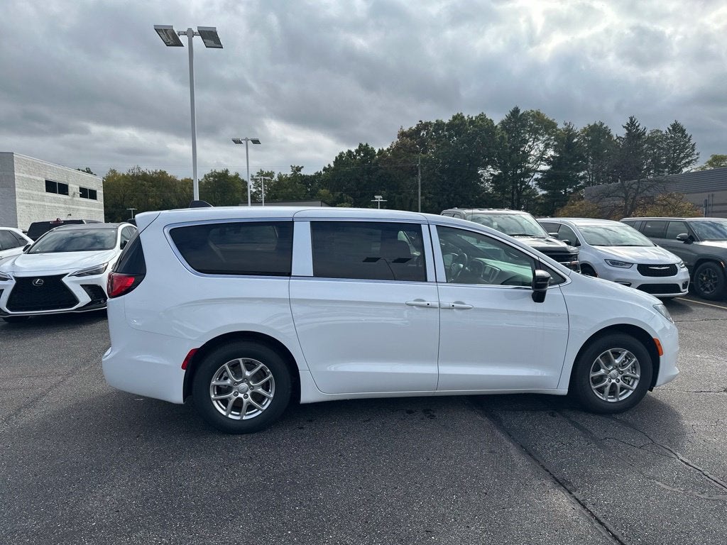 2027 Chrysler Pacifica LX