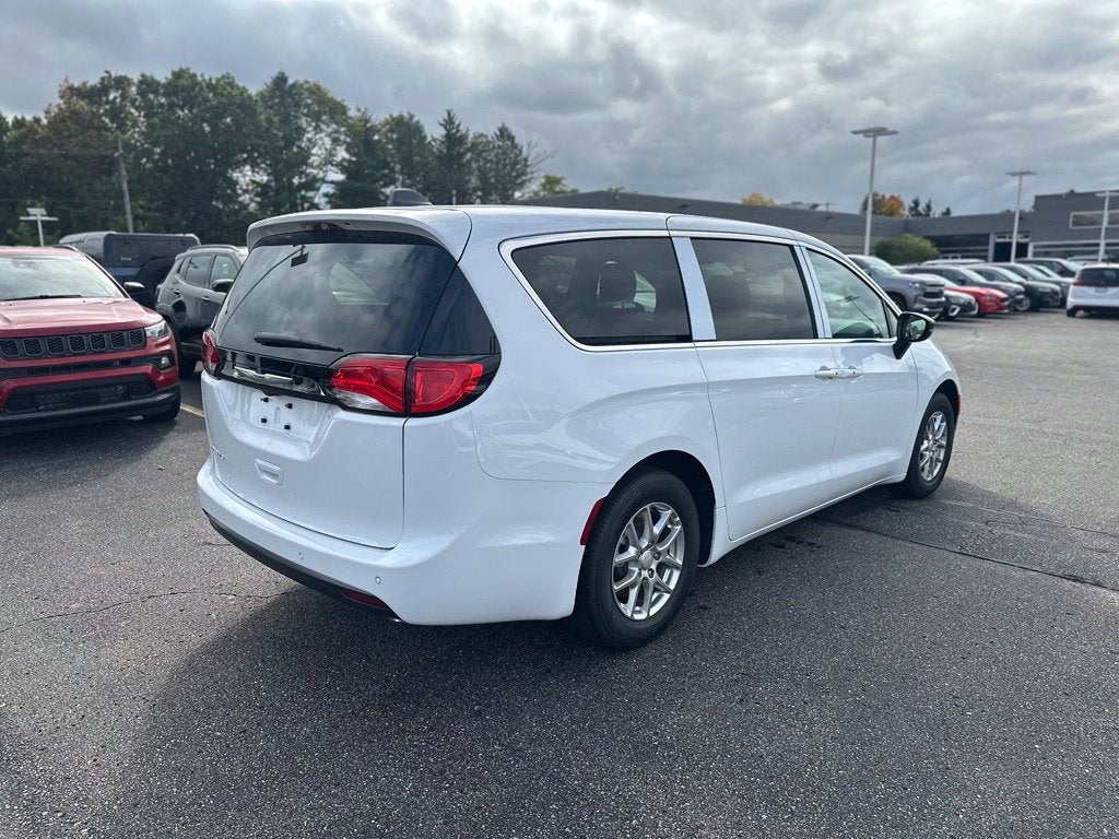 2027 Chrysler Pacifica LX