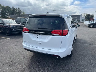 2027 Chrysler Pacifica LX