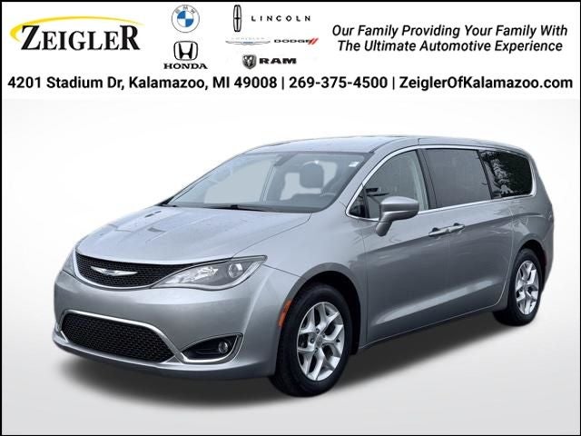 2018 Chrysler Pacifica Touring Plus's photo