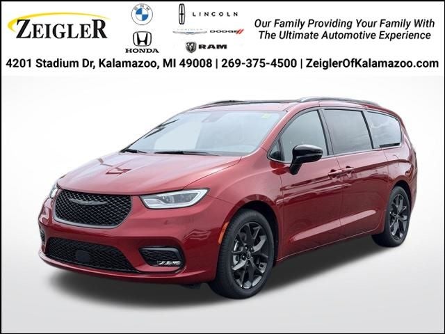 2025 Chrysler Pacifica Limited's photo