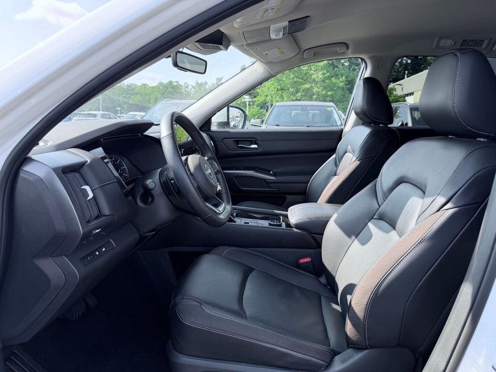 2023 Nissan Pathfinder SL 4WD