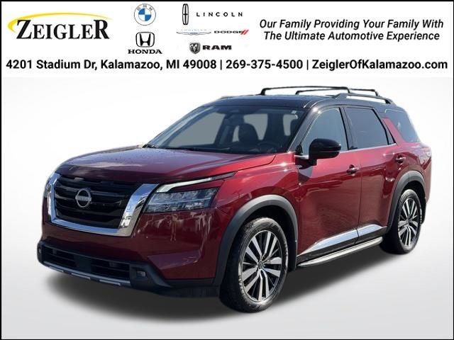 2022 Nissan Pathfinder Platinum 4WD's photo