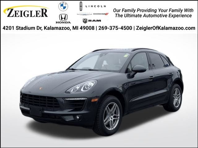 2017 Porsche Macan -'s photo