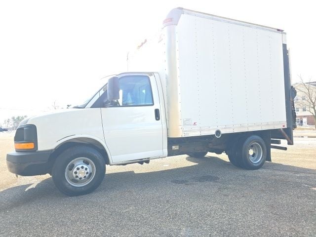 2009 Chevrolet Express 3500 Work Van Cutaway