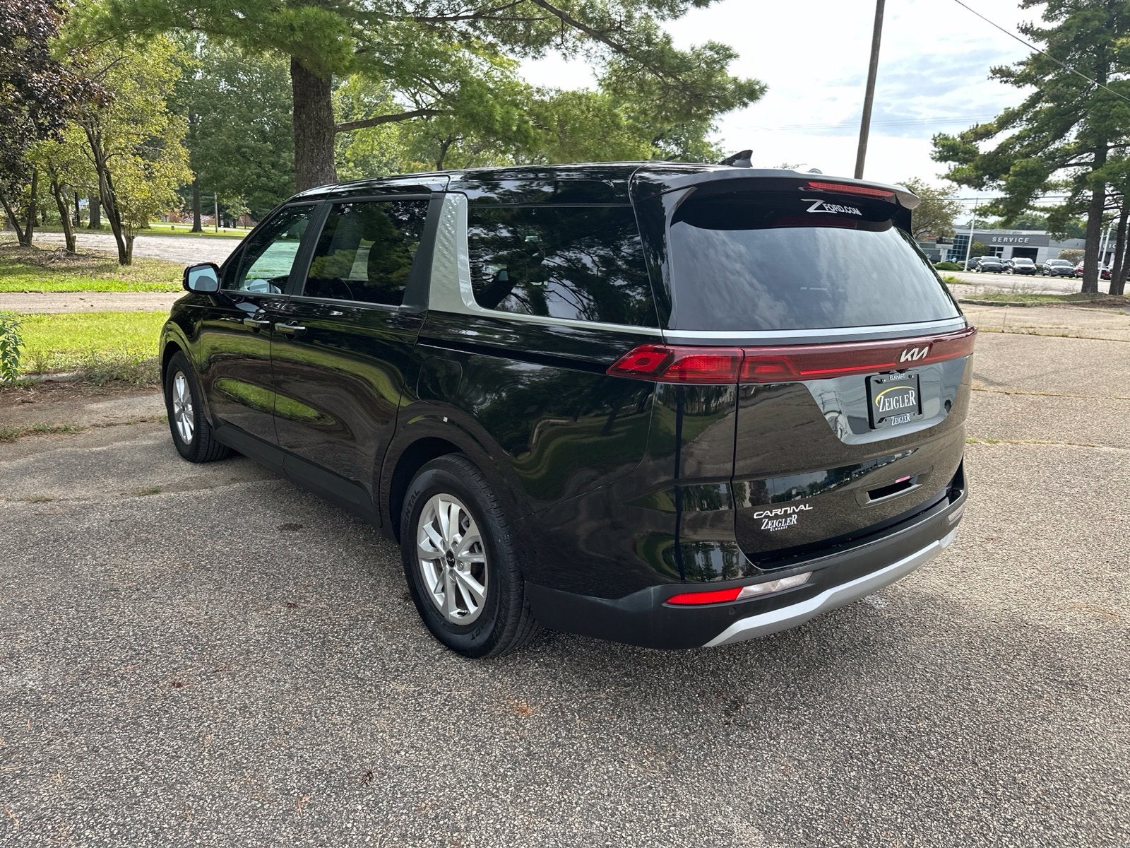 2024 Kia Carnival LX
