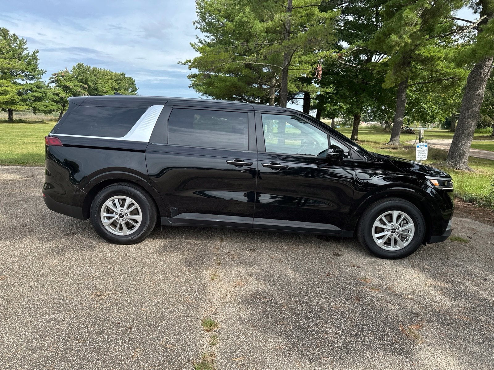 2024 Kia Carnival LX
