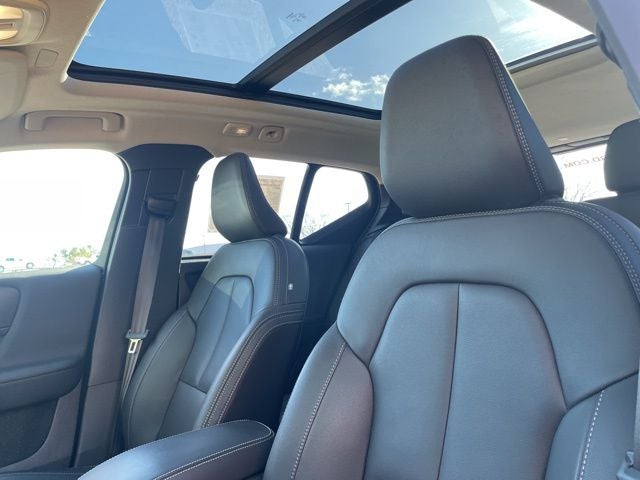 2025 Volvo XC40 B5 Core